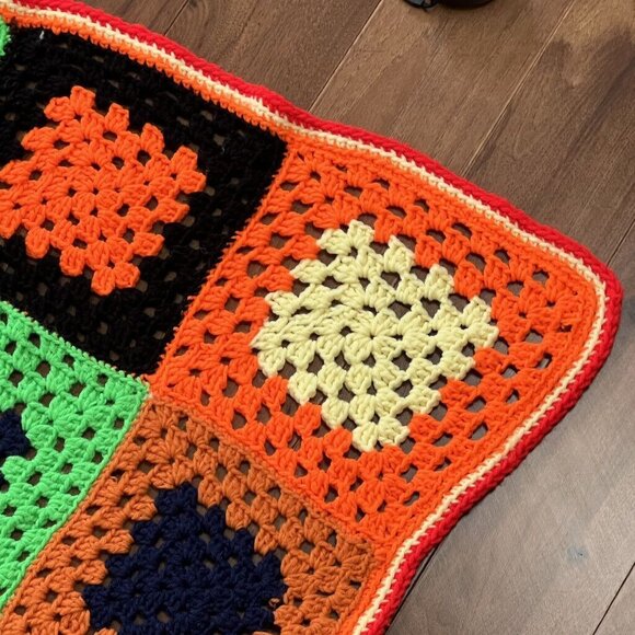 Vtg Crocheted Roseanne Granny Square Afghan Throw 63 x 59 Bold Colors - Picture 7 of 10